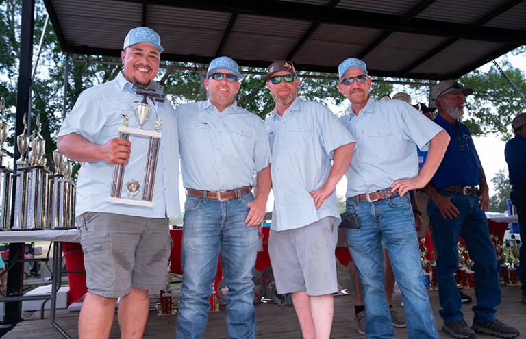 Group photo of lineman