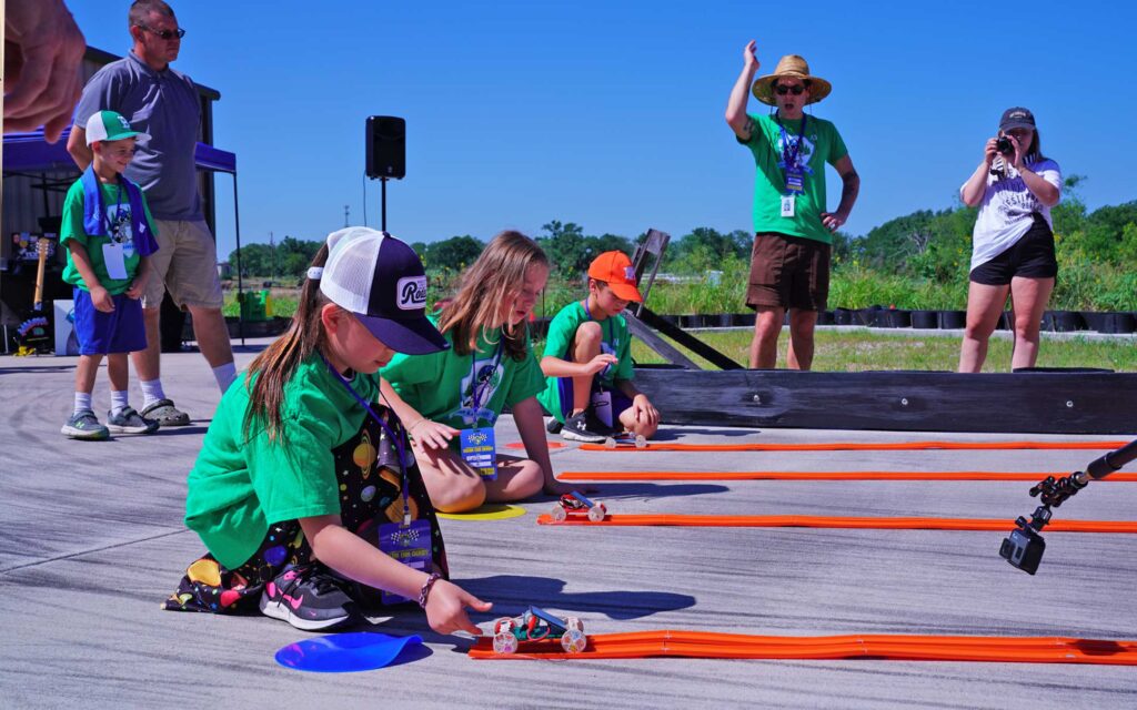 Photo of kids racing solar derby cars