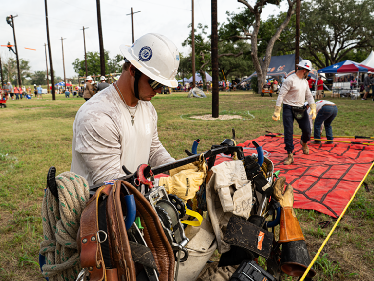 linemen-web10