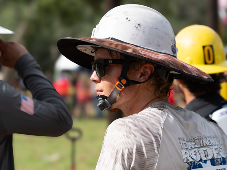 linemen-web13