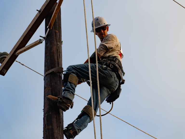 linemen-web15