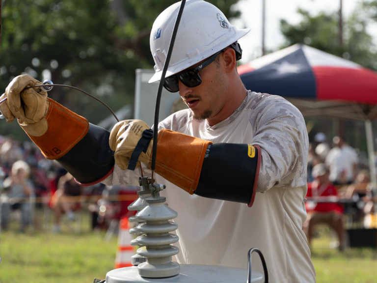 linemen-web25